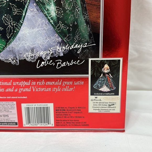 Happy Holidays Barbie - Picture 7 of 8